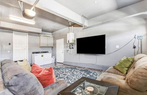 Game Night Meets Wine Country Elegance - Foto 19