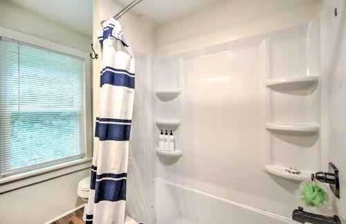 Pet-Friendly Saranac Lake Retreat with Deck and Yard - Foto 17