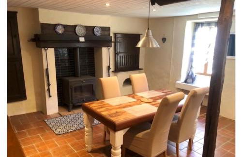 Les Vergnes Gîtes Countryside Getaway with Pool - Foto 1