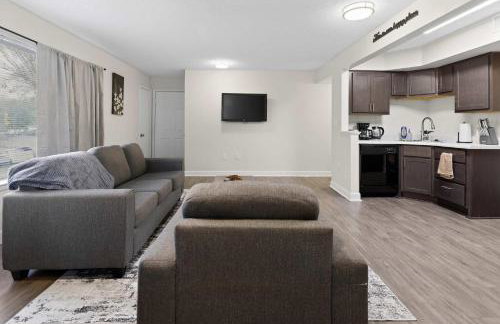 New Seasonal Comfort near USC and Riverwalk Trails - Foto 18