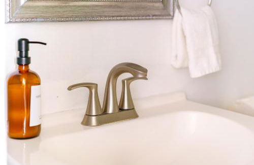 Jungle House Columbus Short North Downtown Free Parking - Steps to Convention Center & Nationwide Arena - 1BR Luxury Home - Sleeps 6 - Over 5,800 Five Star Stays - Foto 62