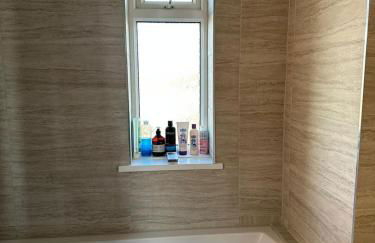 Cosy 2BR Home with Garden & Parking - Foto 47