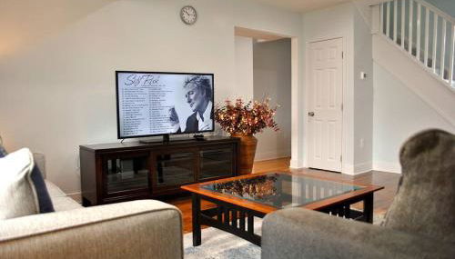 Stylish 4-Bedroom Full House. Plenty of Parking! - Foto 3