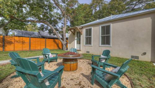 Historic Cottage With Fire Pit - 2 Blks to Main! - Foto 5