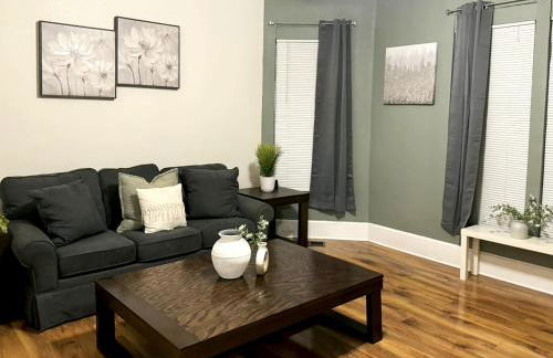 Downtown 1BR Stay Walk to Cafes & Parks - Foto 6