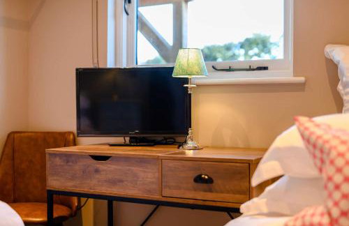 Yorkshire Dales Retreat with Hot Tub & Garden - Photo 13