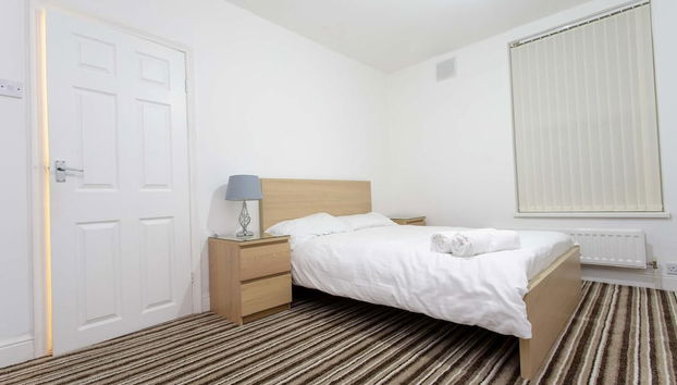 Brown House in Leeds - Photo 3, Chambre