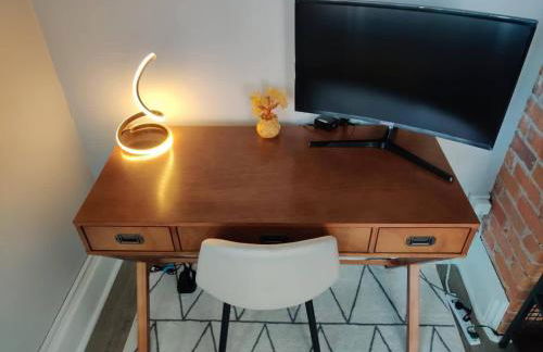 City Charm Walk to Trinity & Hospital with Parking - Foto 3