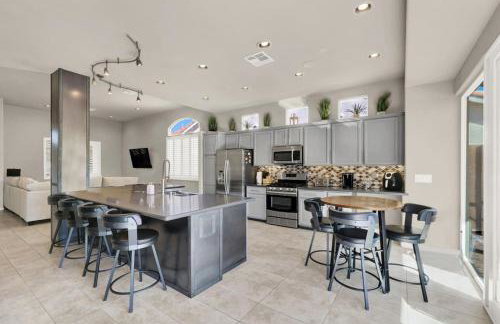 Lux 3BR Oasis Near Strip with Heated Pool and Jacuzzi - Photo 4