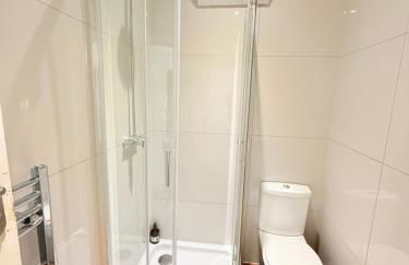 Spacious 5-Bedroom house close to station - Foto 16