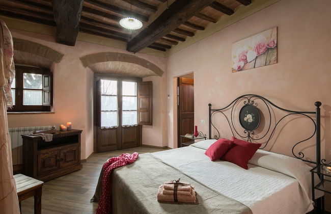 Farmhouse in Tuscany With Pool and Hill Views - Photo 3