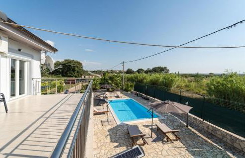 Four-Bedroom Holiday Home In Islam Latinski - Photo 21