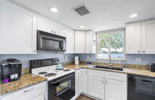 Malyn 108, Updated Waterfront condo, private patio - Foto 7