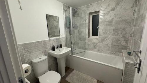 Spacious New 5 Bedroom Home in Swindon - Foto 4