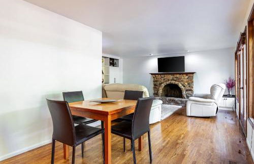 Spacious 3BR Redmond Home with Fireplace & BBQ - Foto 6