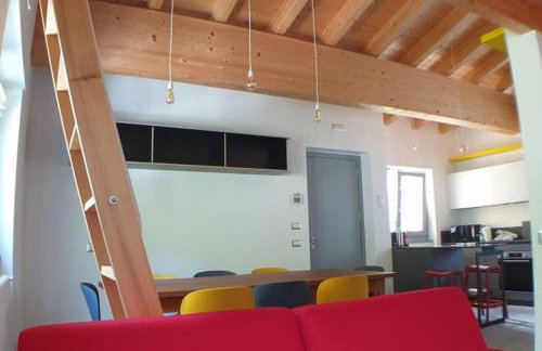 LA FINESTRA SUL FIUME-GRAZIOSA MANSARDA.CIR 014O74 - Foto 1