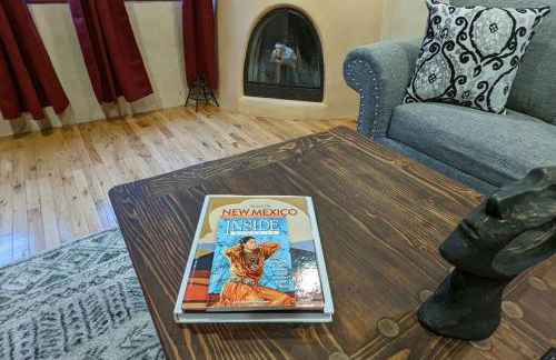 Enchanted Casita with Private Outdoor Hot Tub and Patio, Near Santa Fe Plaza, Sleeps 4 with free parking - Foto 51