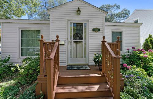 Peaceful Pastel - Cheerful Cottage Close to Pere Marquette and Muskegon Lake - Pet Friendly - Foto 7