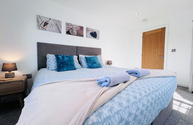 3 Bed House - Sleeps 5 - Pets - Garden - Parking - Photo 6