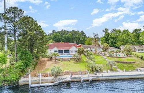 Paradise on Ocean Waterway Huge 5000 sq ft w Private Pool, Boat Dock, Grand Piano, Game Tables, BBQ, 1 acre Yard, Crib, Sleeps 34 - Photo 17