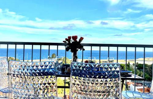 Panoramic Sea View - Terrace - Air Conditioning - 2 Bedrooms - Wifi - Kitchen - Tram - Foto 1