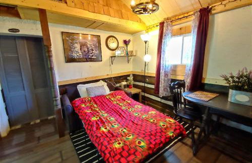 Wolf's Cabin-Walk to Downtown Noblesville - Foto 10