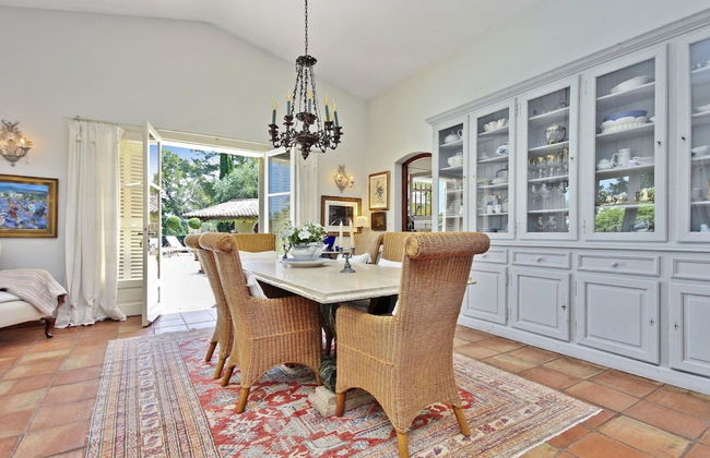 Provencal in a Height Overlooking Greenery - Foto 17