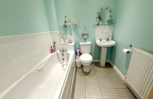 Marina View Apartment with Balcony & Sea Views - Foto 10