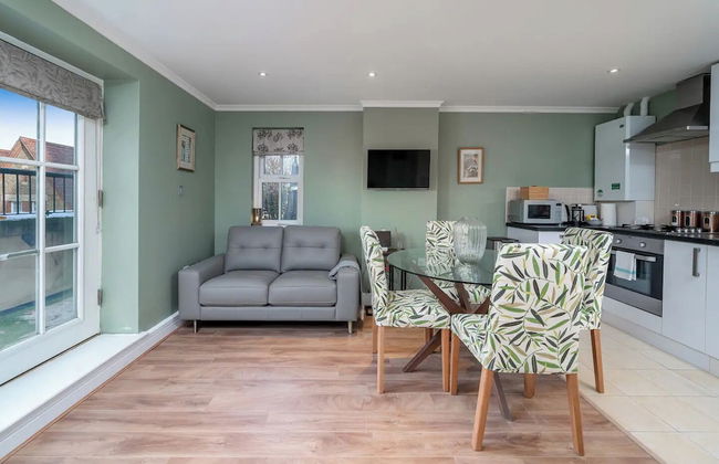 Designer 1 Bed Flat Barons Court Sleeps 4, Balcony - Foto 1