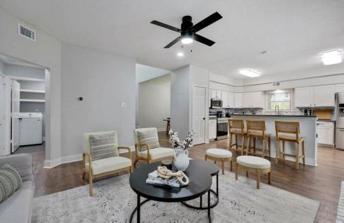 Tropical Pool Oasis - 5 BR Foosbal Cinema - Photo 6