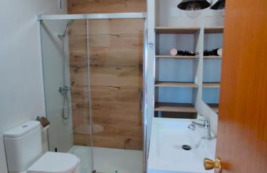 Piso cerca Playa con 2 duchas y 5 Aires Acondicionados - Foto 7