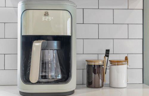 Stylish Phoenix Suite by Zenia Stays - Central & Cozy Escape - Foto 24