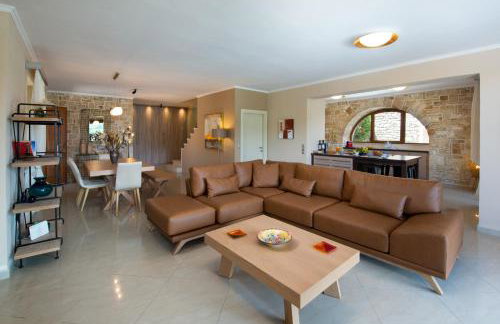 Villa Ozias a modern,spacious, swimmig pool villa. - Foto 12