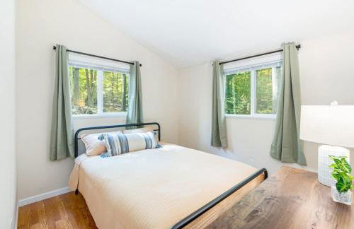 Spacious w Hot Tub, Fire Pit, Deck, Grill and WiFi - Foto 19