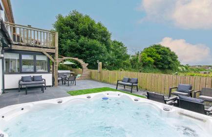 Bag-end House 7 Bedrooms, Sleeps 14, Hot Tub - Foto 1