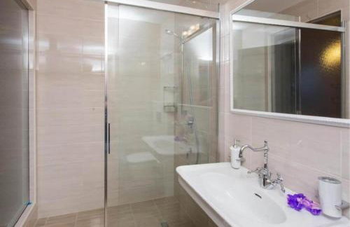 Villa Falcon Rook - Four-Bedroom Villa with Terrace and Swimming Pool - Photo 21