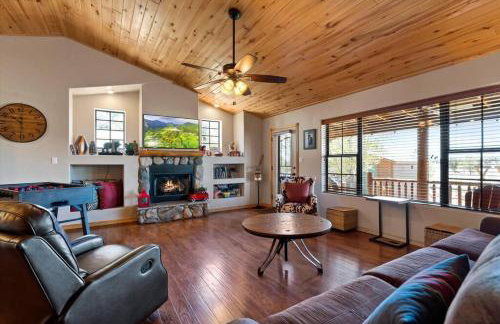 Cabin with Wild Horses, Fireplace, Dog Friendly & StarLink - Foto 39