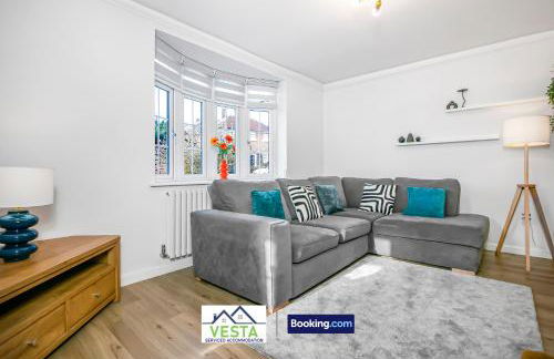 Three Bedroom House By Vesta Serviced Accommodation & Short Lets Borehamwood With Free WiFi & Free Parking - Foto 11