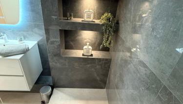 Suite Elégance, Design, Calme, Clim et Parking - Foto 2