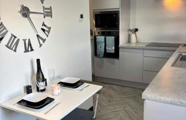 Little Woodlands Chalet with Private Garden & Hot Tub - Foto 66