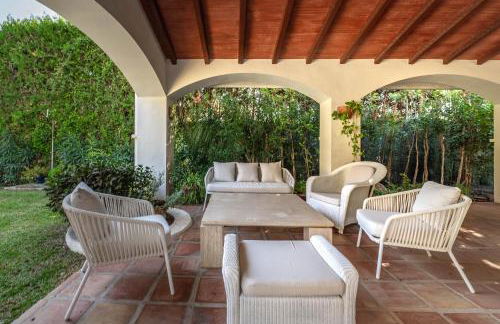 Villa in Marbella with golf views - Photo 45