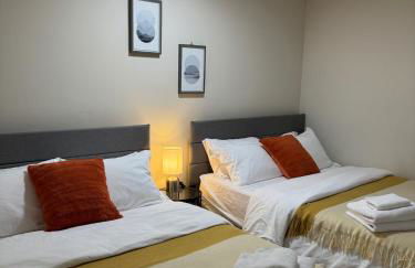 Poconos Chalet -Kayaks- HotTub-Karaoke-Lake - Foto 59