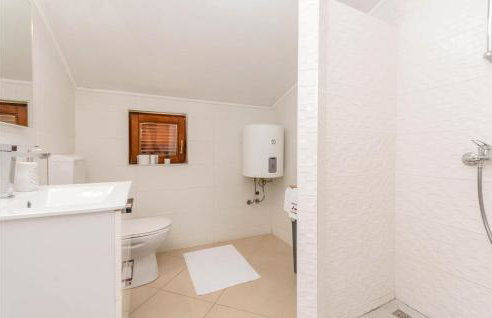 6 Bedroom Lovely Home In Ceranje Gornje - Foto 31