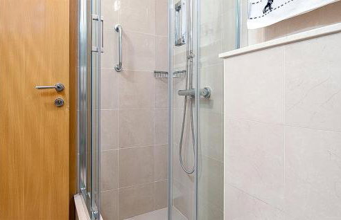 4 Bedroom Beautiful Home In Mravinci - Photo 35