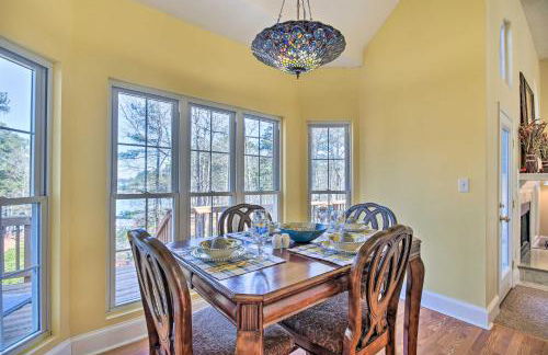 Luxe Lake House with Pool and Dock on Deep Water Cove! - Foto 12