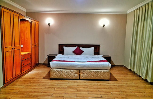 Diamond Apartments - Photo 1