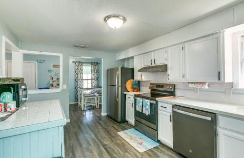 2 Mi to Redfish Bay Aransas Pass Home with Fire Pit - Foto 9