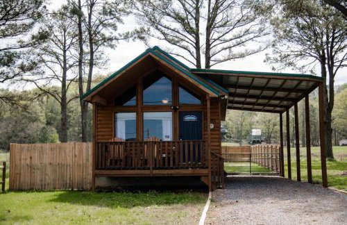 Rustic Chic Alabama Cabin w Loft Fire Pit Pet Friendly Fenced Yard Lake Guntersville - Lucky Lodge - Foto 11