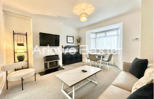 Stylish 3-Bedroom Garden Home, AC, Contractors and Families - Foto 19