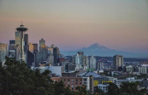 Travelers Dream, Walk to Space Needle, Firepit, cornhole - Foto 57